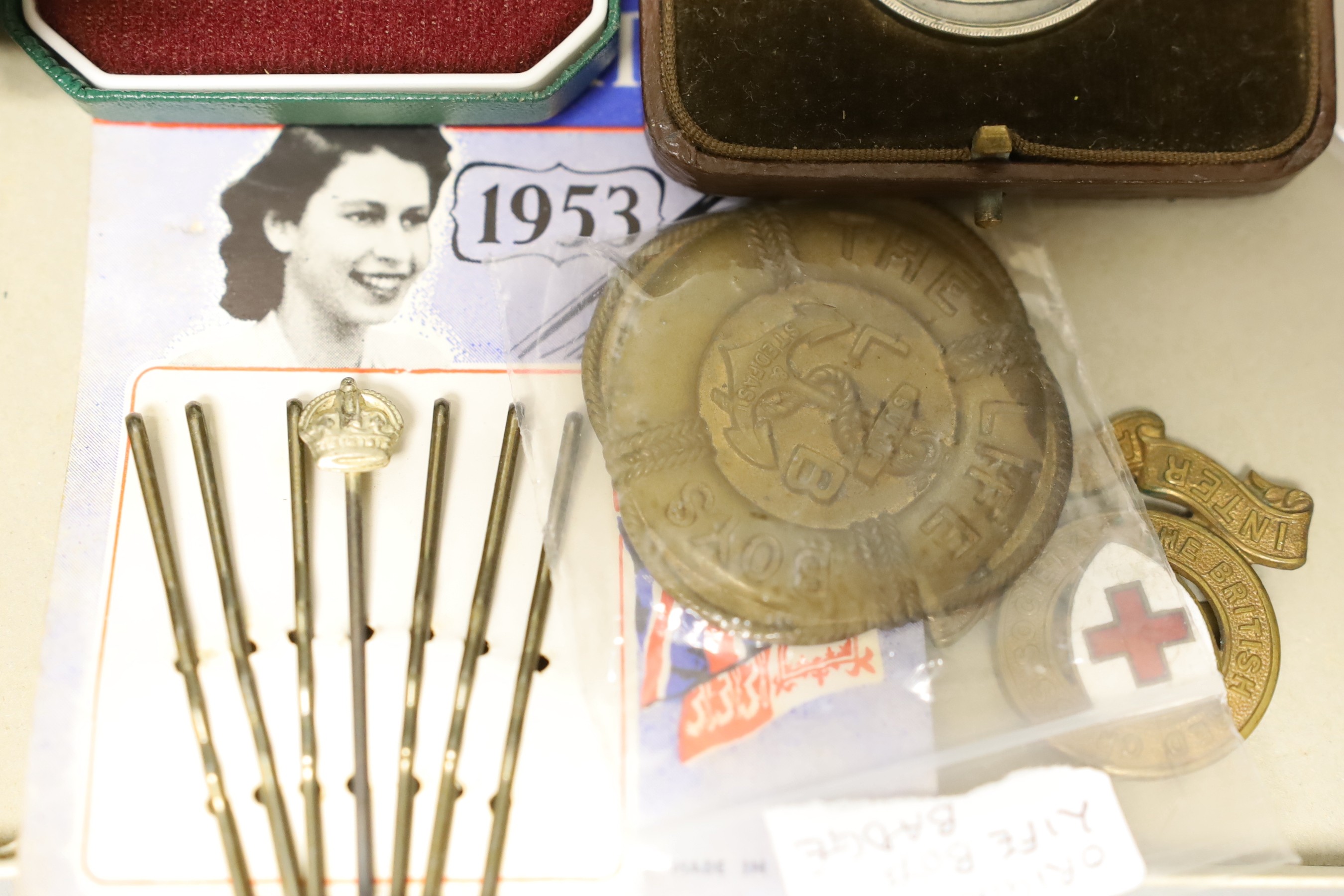 A WWI French Croix du Combattant medal, WWII Japanese China incident medal, other medals, badges, etc.